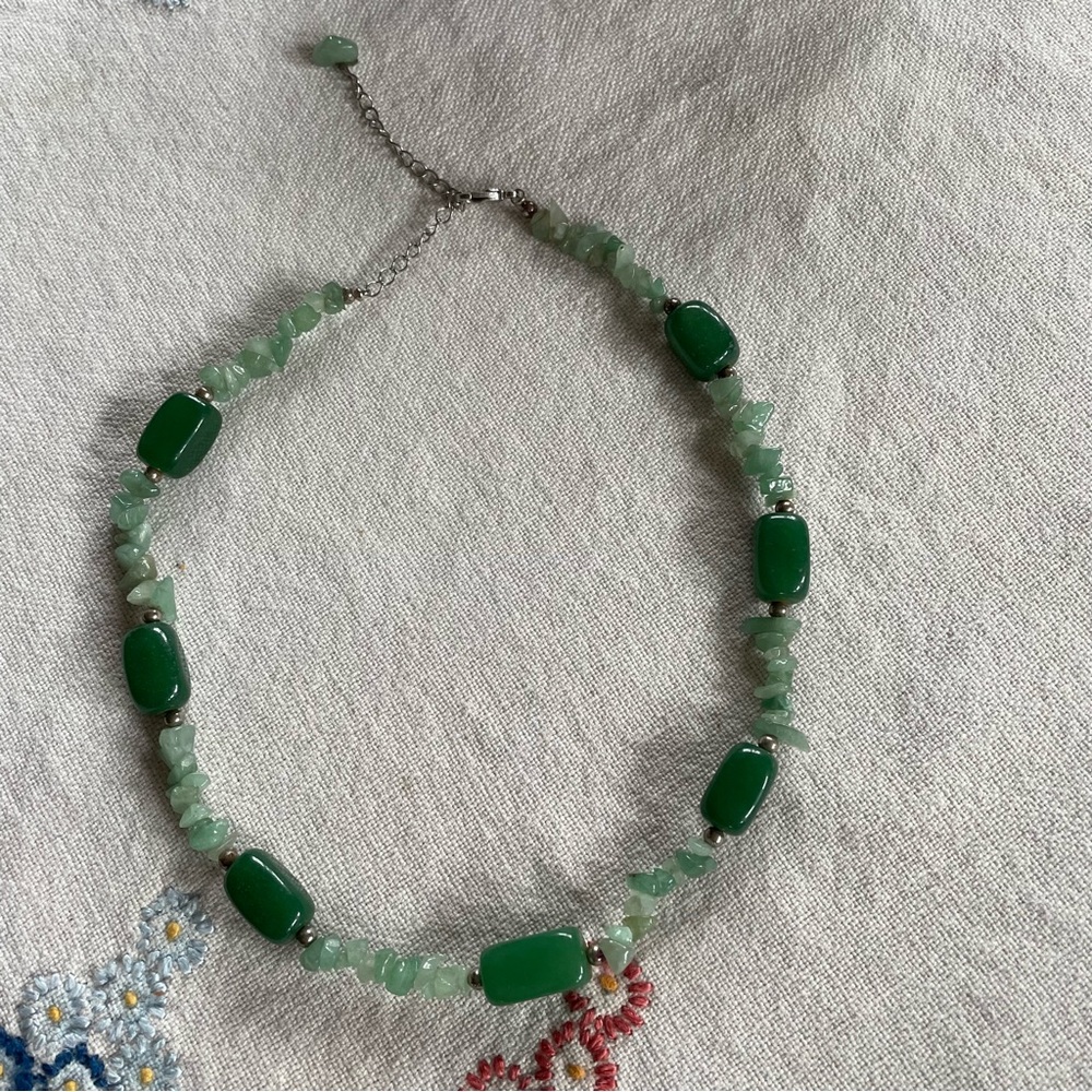 Vintage H.D.N.Y. Green Adventurine Necklace. Crystal Chips and Barrel Beads - Picture 8 of 12